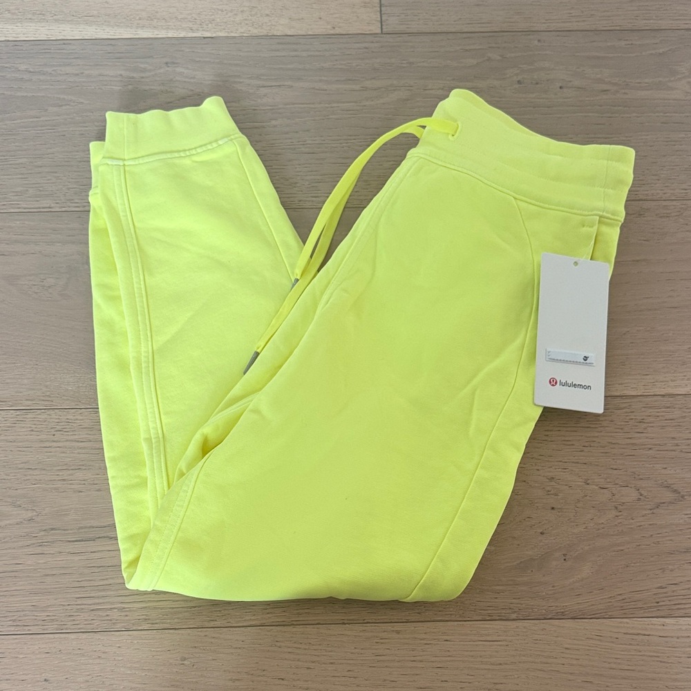 Lululemon women’s joggers